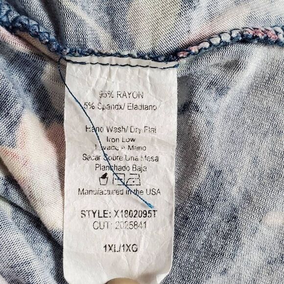 Chris & Carol Plus 1X Navy Floral Dolman Sleeve Tunic Blouse Made in USA - Picture 5 of 6